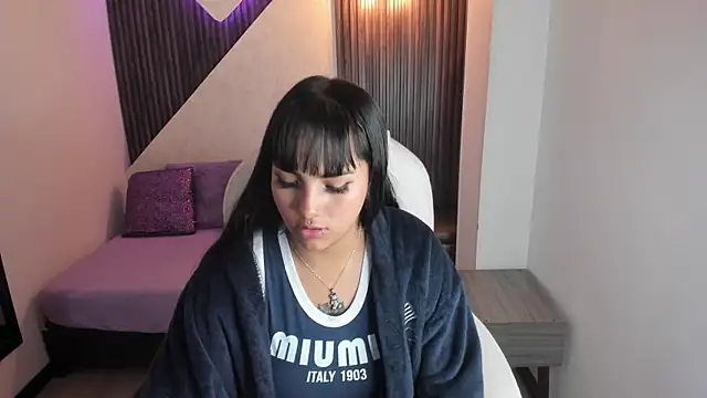 Snapshot of Bella_Raven chatting on June 2026 11:32:01 AM Bella Raven online show from June 2026 11:32:01 AM