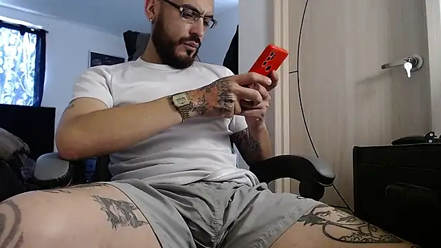 Snapshot of MalekXarxxx chatting on June 2026 03:45:02 PM MalekXarxxx online show from June 2026 03:45:02 PM