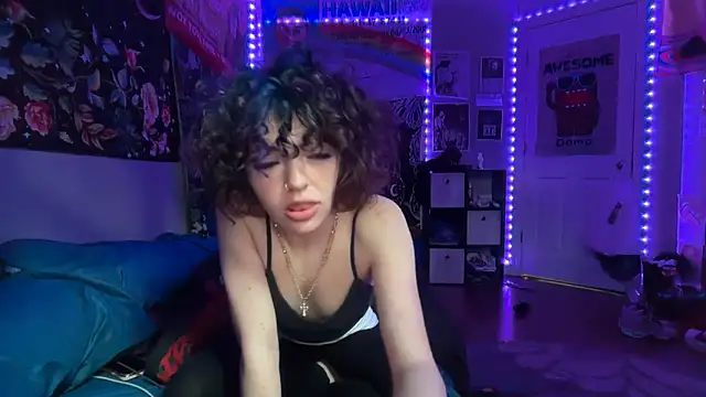 Snapshot of petitewhitebaee chatting on June 2026 10:46:02 AM petitewhitebaee online show from June 2026 10:46:02 AM