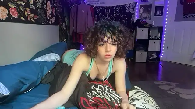 Snapshot of petitewhitebaee chatting on June 2026 05:04:02 PM petitewhitebaee online show from June 2026 05:04:02 PM