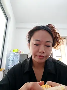 Snapshot of Yaoyao__ chatting on June 2026 08:30:01 AM Yaoyao online show from June 2026 08:30:01 AM