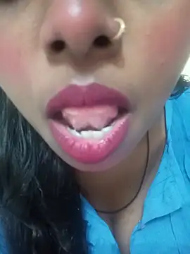 Sexy-Zeenat online show from June 2026 06:07:02 AM