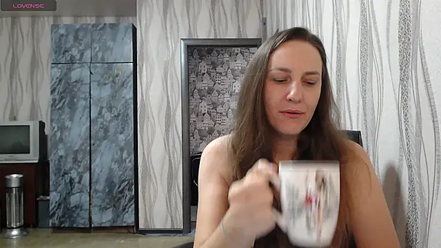 Snapshot of Yevgeshka-Milashka chatting on November 2025 05:09:02 AM Yevgeshka-Milashka online show from November 2025 05:09:02 AM