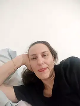 Snapshot of Yevgeshka-Milashka chatting on November 2025 08:11:01 PM Yevgeshka-Milashka online show from November 2025 08:11:01 PM