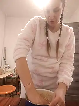 Snapshot of Yevgeshka-Milashka chatting on November 2025 03:25:01 PM Yevgeshka-Milashka online show from November 2025 03:25:01 PM