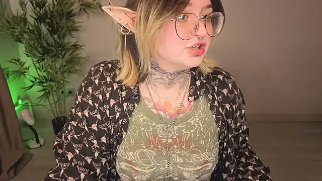 Snapshot of Eva_Witcher chatting on June 2026 10:05:02 AM Eva Witcher online show from June 2026 10:05:02 AM
