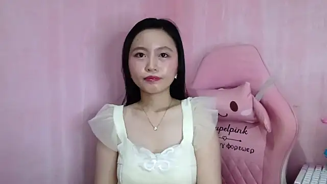Snapshot of EileneThreet chatting on June 2026 08:04:01 AM EileneThreet online show from June 2026 08:04:01 AM