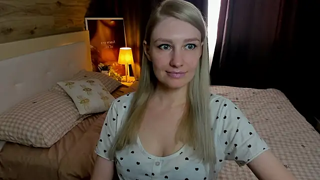 Snapshot of ReginaAmour chatting on June 2026 01:17:02 PM ReginaAmour online show from June 2026 01:17:02 PM