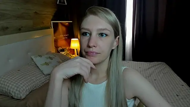 Snapshot of ReginaAmour chatting on June 2026 01:27:01 PM ReginaAmour online show from June 2026 01:27:01 PM