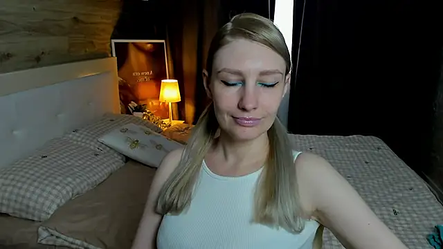 Snapshot of ReginaAmour chatting on June 2026 01:00:02 PM ReginaAmour online show from June 2026 01:00:02 PM