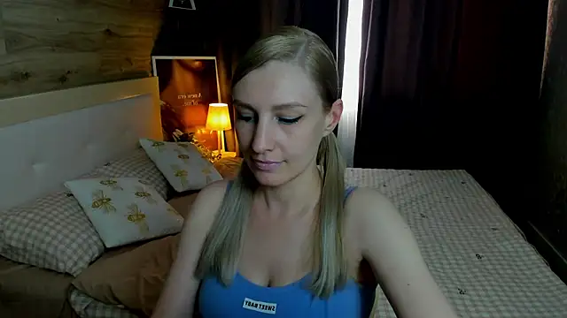 Snapshot of ReginaAmour chatting on June 2026 01:43:01 PM ReginaAmour online show from June 2026 01:43:01 PM