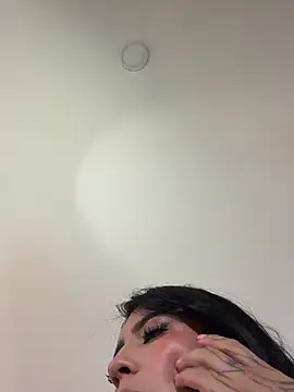 Snapshot of Nicolegh_ chatting on July 2026 12:19:01 AM Nicolegh online show from July 2026 12:19:01 AM