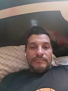 Snapshot of RIchar05 chatting on June 2026 04:35:01 PM RIchar05 online show from June 2026 04:35:01 PM