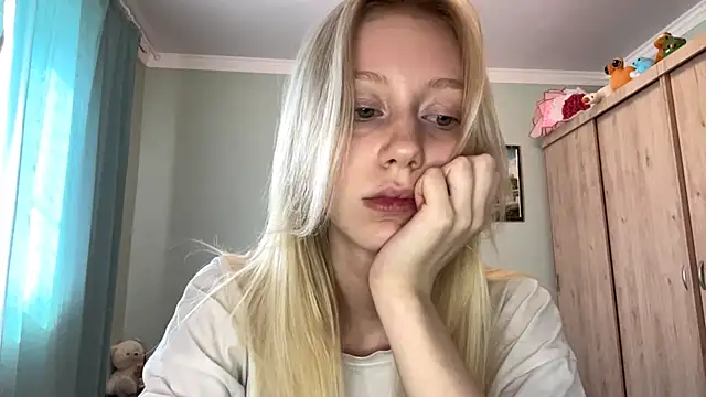 Snapshot of BossedFrog chatting on June 2026 12:11:01 PM BossedFrog online show from June 2026 12:11:01 PM