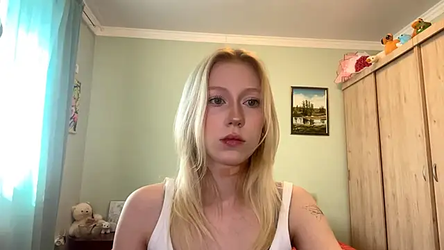 Snapshot of BossedFrog chatting on June 2026 12:15:01 PM BossedFrog online show from June 2026 12:15:01 PM