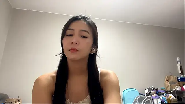 Snapshot of JulianaLusardi chatting on June 2026 05:03:02 AM JulianaLusardi online show from June 2026 05:03:02 AM
