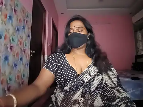 Snapshot of Meenakshy chatting on June 2026 05:01:01 AM Meenakshy online show from June 2026 05:01:01 AM
