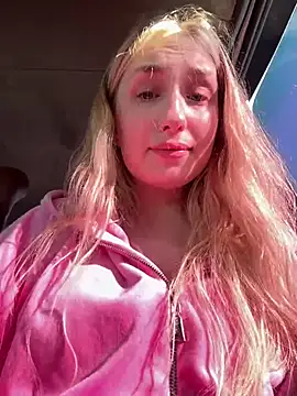 Snapshot of Polly_Pop chatting on July 2026 02:14:01 PM Polly Pop online show from July 2026 02:14:01 PM