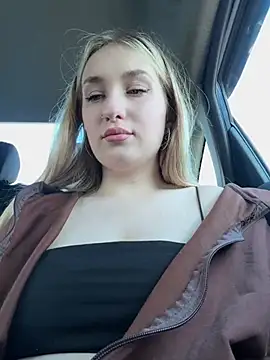 Snapshot of Polly_Pop chatting on July 2026 03:22:01 PM Polly Pop online show from July 2026 03:22:01 PM