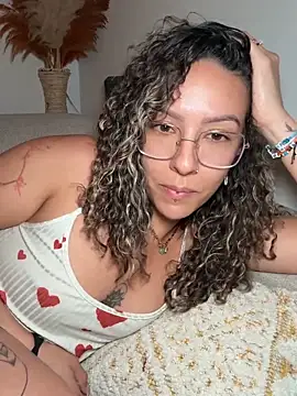 Snapshot of leana_bgeee chatting on June 2026 11:21:01 PM leana bgeee online show from June 2026 11:21:01 PM
