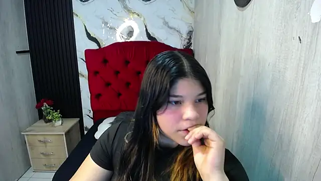Snapshot of tiana_wolf chatting on June 2026 12:32:01 PM tiana wolf online show from June 2026 12:32:01 PM