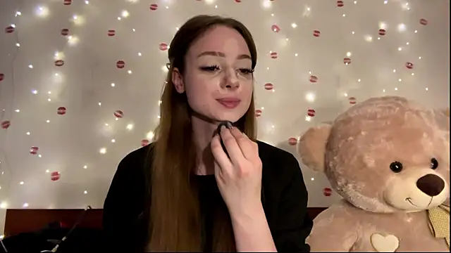 Snapshot of itskylieee chatting on June 2026 10:25:01 AM itskylieee online show from June 2026 10:25:01 AM