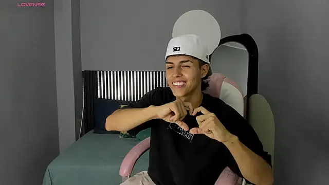 Snapshot of Axel_Mendozaa chatting on June 2026 09:10:01 PM Axel Mendozaa online show from June 2026 09:10:01 PM