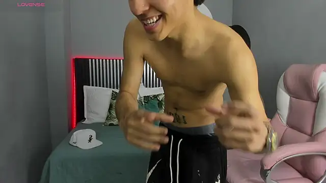 Snapshot of Axel_Mendozaa chatting on June 2026 07:58:02 PM Axel Mendozaa online show from June 2026 07:58:02 PM