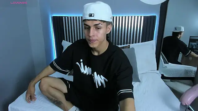 Axel Mendozaa online show from July 2026 07:27:02 PM