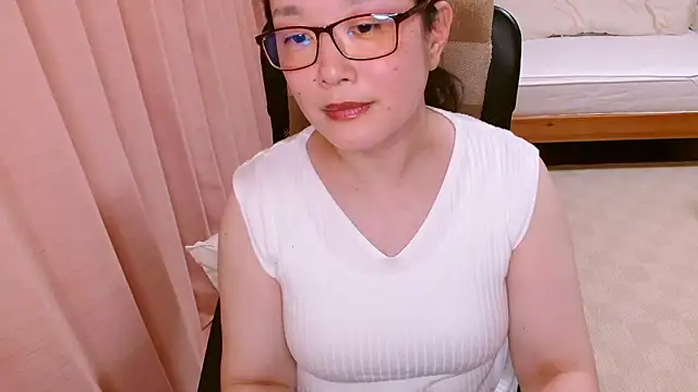 LENA-xo online show from June 2026 03:58:02 PM