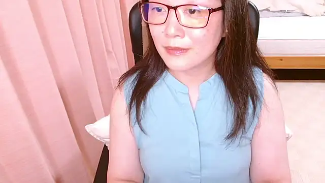 LENA-xo online show from July 2026 03:25:01 PM