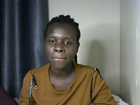 Snapshot of queen_lola1 chatting on July 2026 03:47:02 AM queen lola1 online show from July 2026 03:47:02 AM