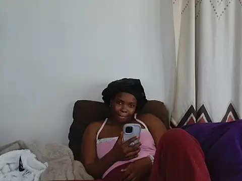 Snapshot of RoyalMuse chatting on June 2026 06:14:01 PM RoyalMuse online show from June 2026 06:14:01 PM