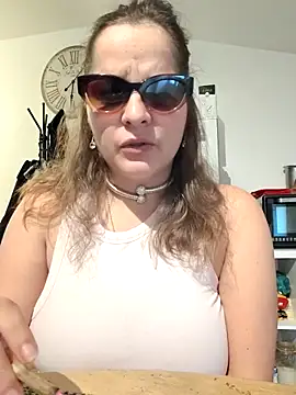 Minette  online show from June 2026 07:03:02 PM