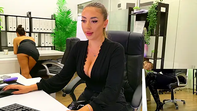 Snapshot of BabesGoWild chatting on September 2025 04:45:02 AM BabesGoWild online show from September 2025 04:45:02 AM