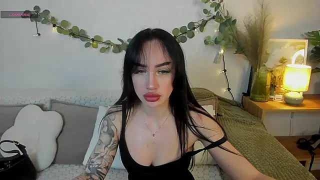 Snapshot of MayaGlamour chatting on June 2026 12:15:01 PM MayaGlamour online show from June 2026 12:15:01 PM