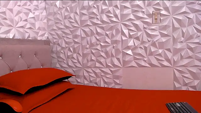 carolinelover 35 online show from June 2026 07:57:02 PM