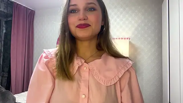 Snapshot of Bella__Ray chatting on June 2026 06:39:02 PM Bella Ray online show from June 2026 06:39:02 PM