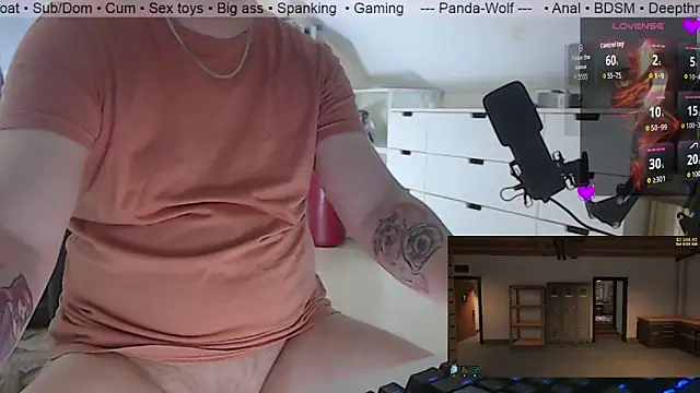 Snapshot of Panda-Wolf chatting on June 2026 03:44:01 PM Panda-Wolf online show from June 2026 03:44:01 PM