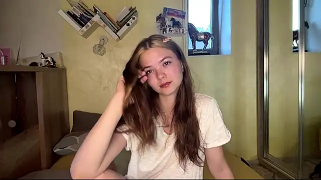 Snapshot of AvrilGillig chatting on June 2026 04:16:02 PM AvrilGillig online show from June 2026 04:16:02 PM
