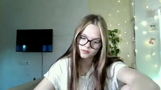 AvrilGillig online show from June 2026 01:04:02 PM