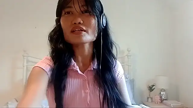 Snapshot of MichelEdland chatting on June 2026 01:45:02 PM MichelEdland online show from June 2026 01:45:02 PM