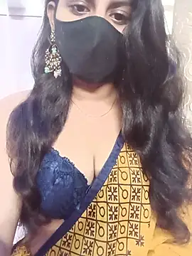 Snapshot of Clara-Lilly chatting on July 2026 05:00:02 AM Clara-Lilly online show from July 2026 05:00:02 AM