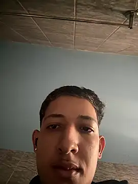 Snapshot of henr1ck23cm chatting on June 2026 01:56:01 PM henr1ck23cm online show from June 2026 01:56:01 PM