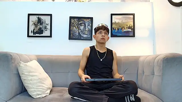 Snapshot of BLACK_AND_WHITET chatting on June 2026 01:39:01 AM BLACK AND WHITET online show from June 2026 01:39:01 AM