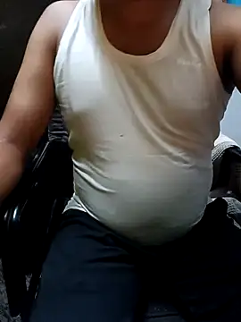 Snapshot of Lawrencedlkk007 chatting on February 2026 03:42:01 PM Lawrencedlkk007 online show from February 2026 03:42:01 PM