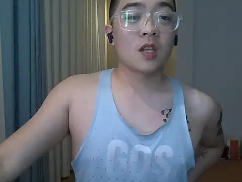 Snapshot of iamtobias chatting on June 2026 04:18:01 PM iamtobias online show from June 2026 04:18:01 PM