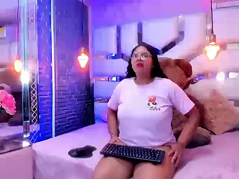 Snapshot of AshelyJenner chatting on June 2026 01:20:02 PM AshelyJenner online show from June 2026 01:20:02 PM