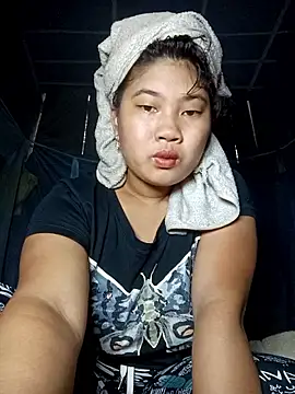 Emelyzz online show from June 2026 12:43:02 AM
