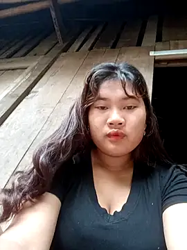 Emelyzz online show from June 2026 02:12:01 AM